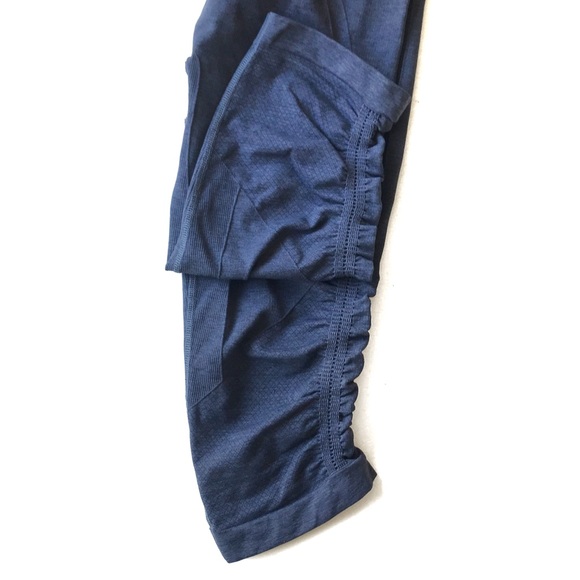 HOLD Lululemon In The Flow Inkwell Crop Leggings - Picture 6 of 8